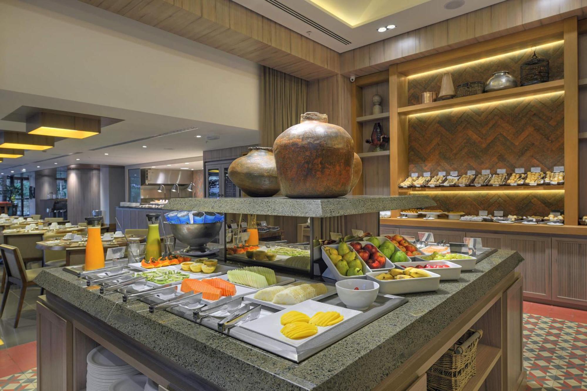 Deville Prime Campo Grande Campo Grande  Exterior foto A salad bar