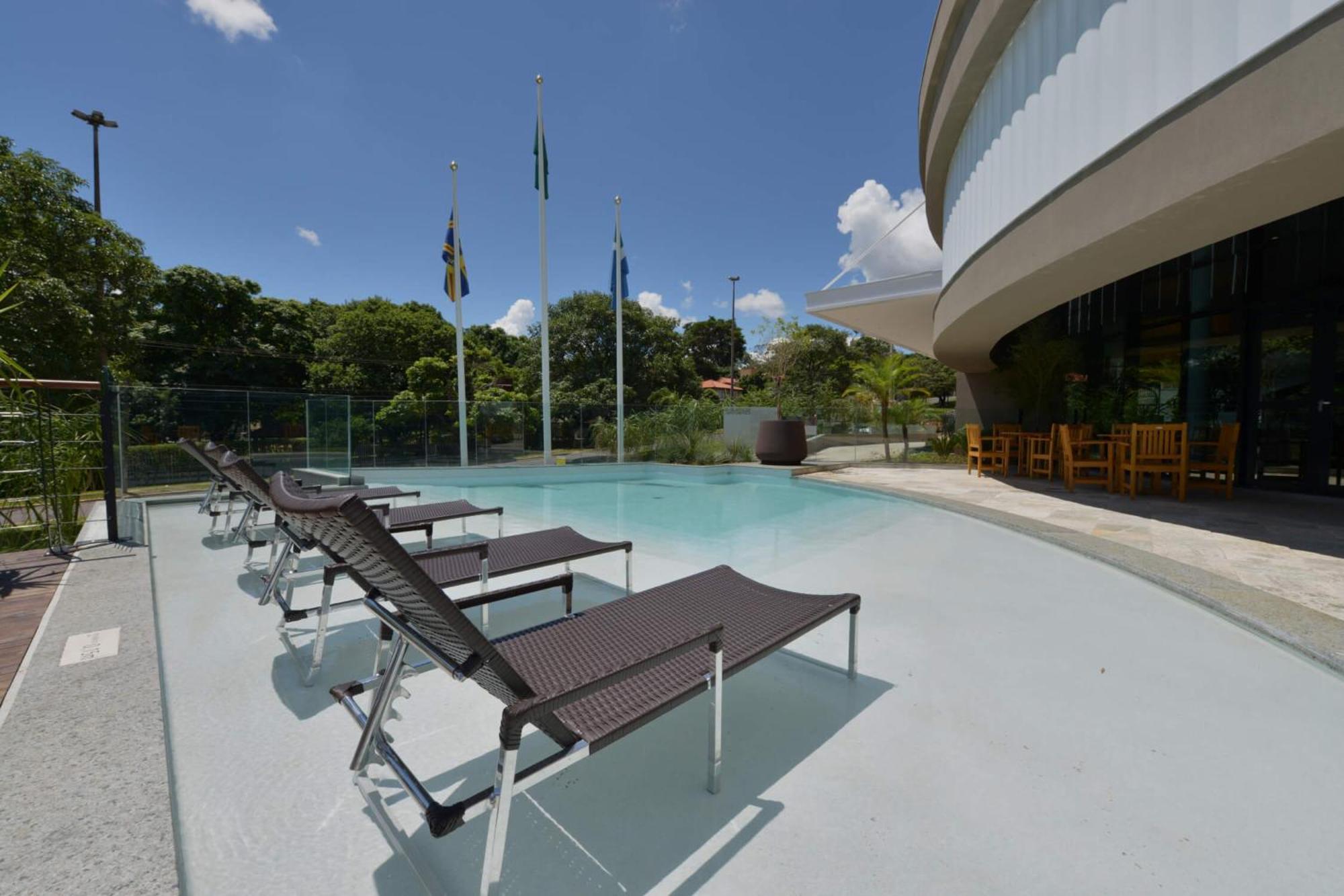 Deville Prime Campo Grande Campo Grande  Exterior foto The pool at the hotel