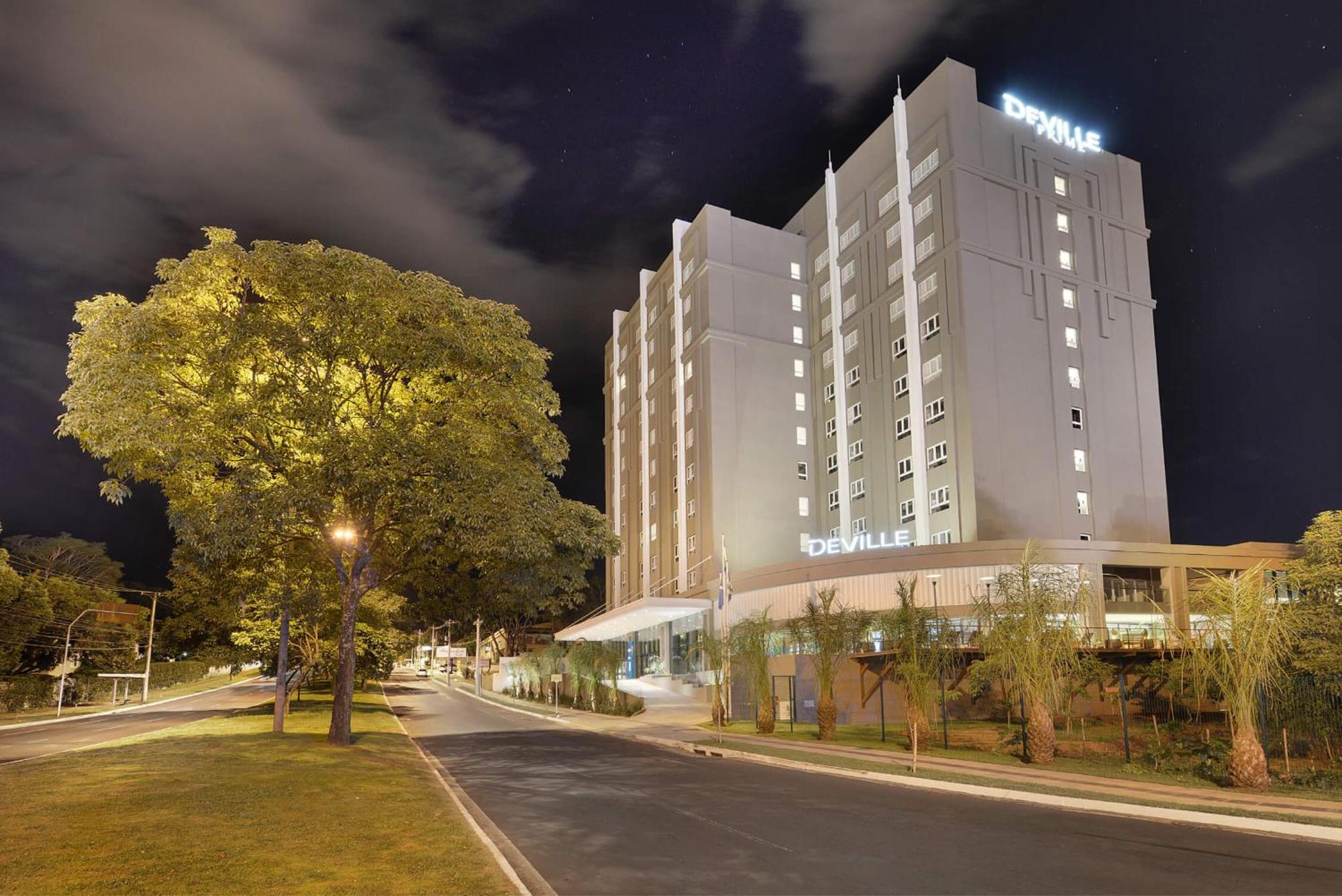 Deville Prime Campo Grande Campo Grande  Exterior foto The hotel at night